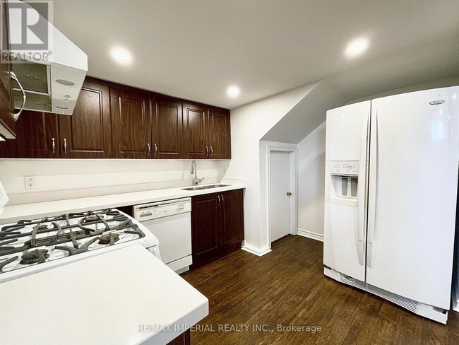 Building Photo - 254 Browndale Crescent