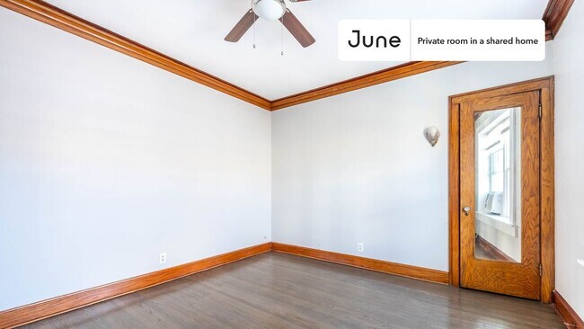 Foto del edificio - Private bedroom in 4 bed/2 bath Home