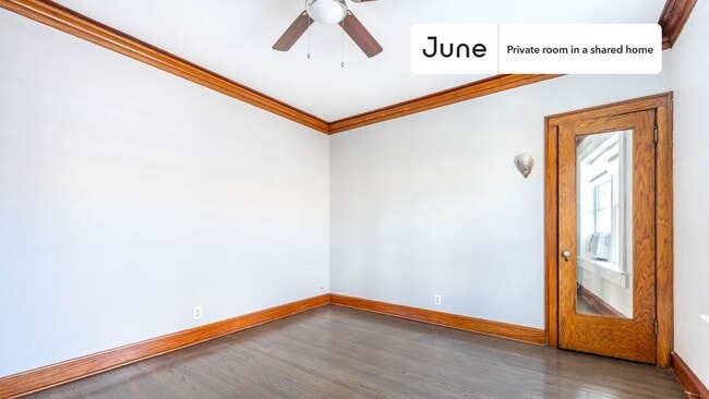 Building Photo - Private bedroom in 4 bed/2 bath Home