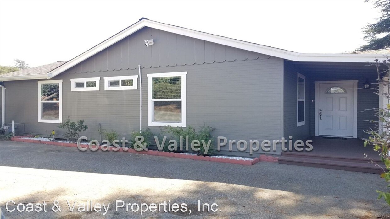 Primary Photo - 3 br, 2 bath House - 1018 El Camino Real N.