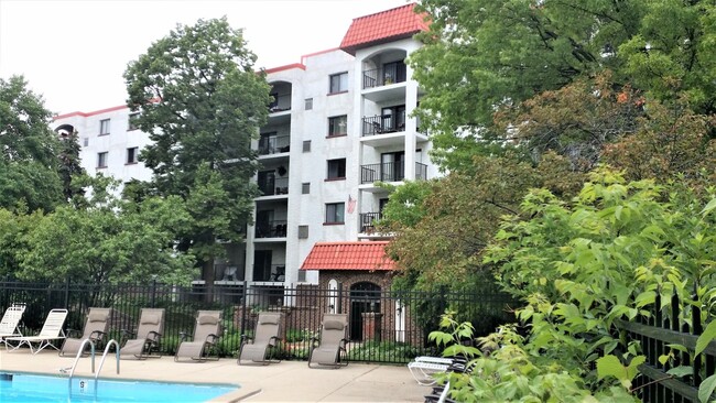 Foto del edificio - 450 Plum Creek Dr