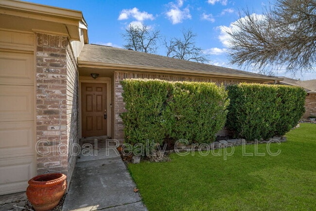 Foto del edificio - 8120 Forest Dawn