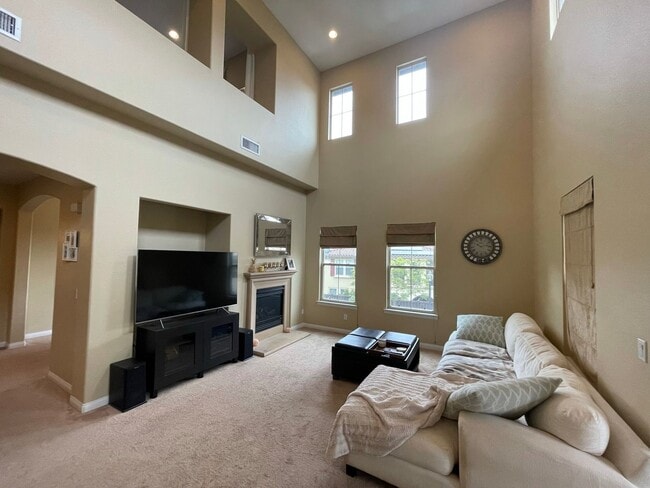 Building Photo - $3200 - Upgraded 2 bedroom 2 bath, 1735 sq ft townhouse in Mission Valley