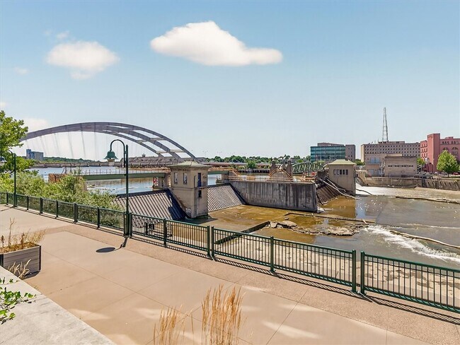 Building Photo - 102 Court St