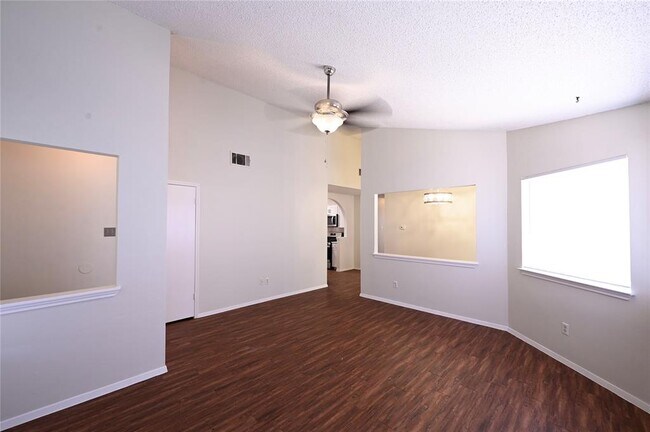 Building Photo - 1901 Rainy Meadows Dr