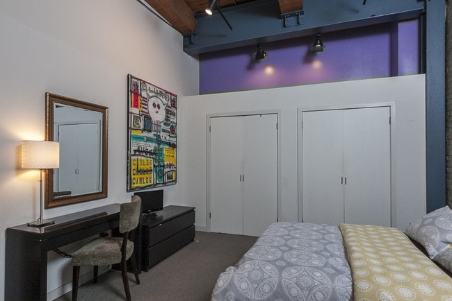 bedroom-2 room suite - 704 S 6th St