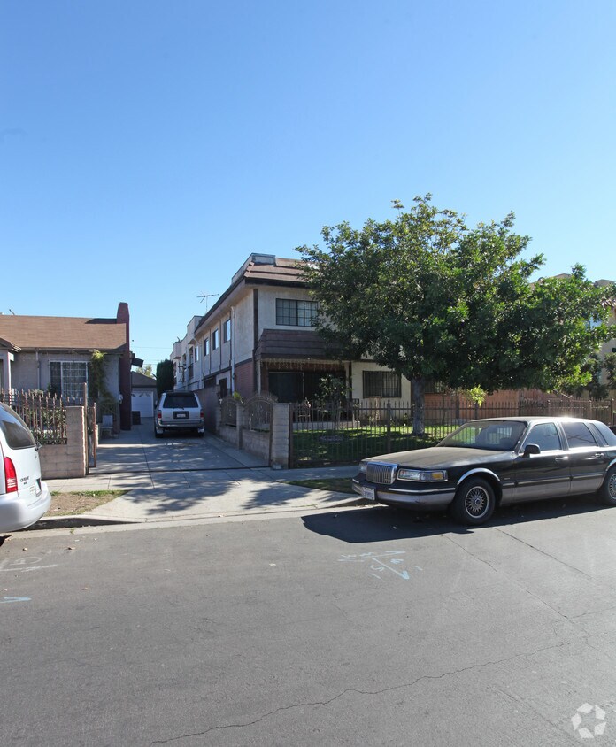 Building Photo - 1124 N Kenmore Ave