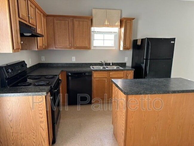 Building Photo - 124 Fairview Park Dr