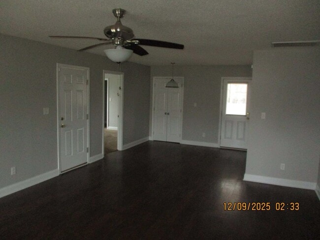 Building Photo - 1290 Askew Dr