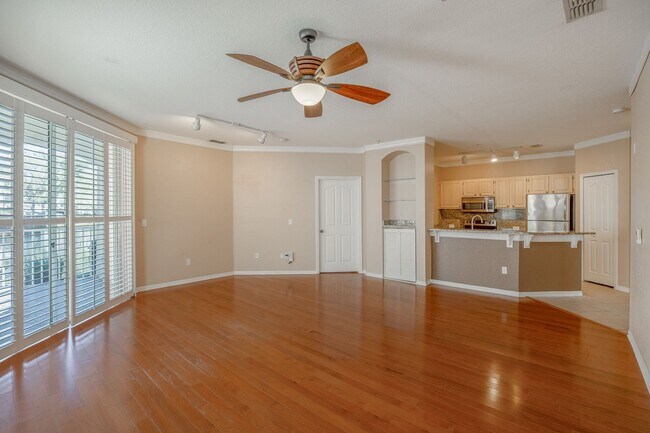 Foto del edificio - Beautiful 1st Floor 2bed/2Bath Condo FOR R...
