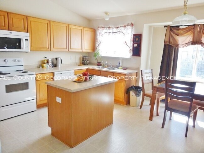 Building Photo - 5095 Chaise Dr