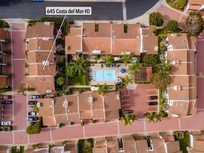 Building Photo - Fully Remodeled 2 Bed, 2 Bath East Beach T...