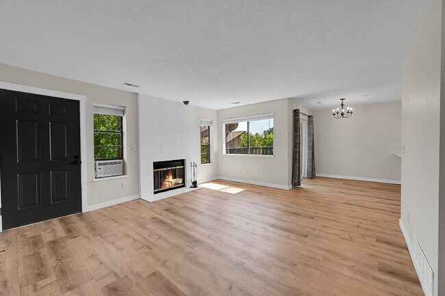 Foto del edificio - $2,295.00, 2 Bed 2 Bath Condo in Westminster!