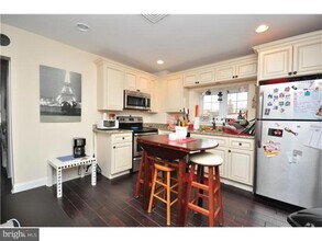 Building Photo - 6110 Ridge Ave