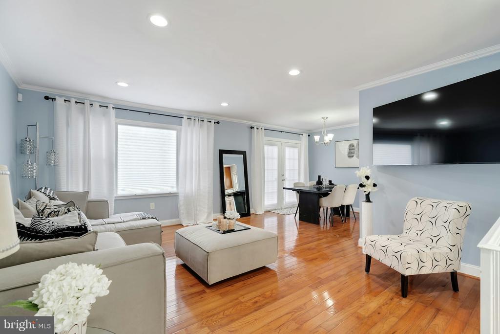 Foto principal - 900 E Tantallon Dr