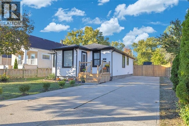 Building Photo - 937 Lauzon Rd