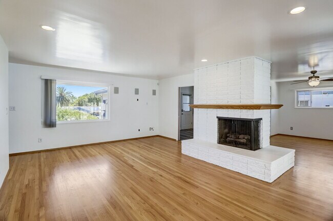 Building Photo - 6424 Del Cerro Blvd