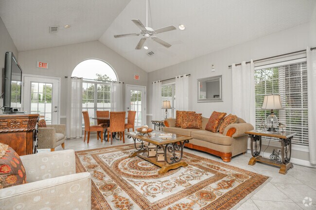 Sala del club - Lakeshore Crossing