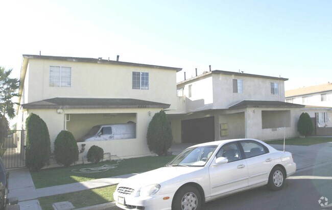 Foto del edificio - 4816-4818 W 118th Pl