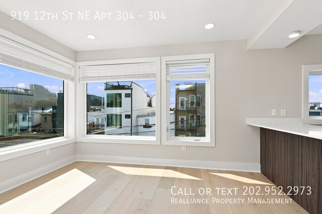 Building Photo - 919 12th St NE