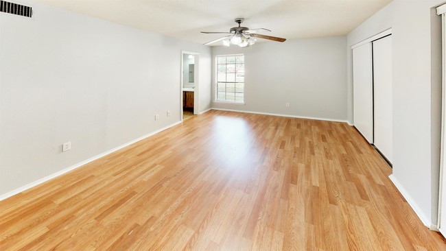 Building Photo - 1014 Autumn Cir