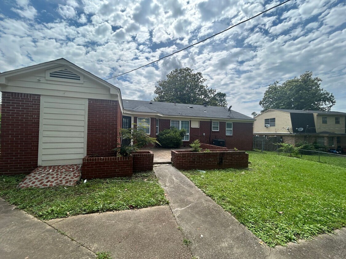 Foto del edificio - 4072 Twin Lakes Dr