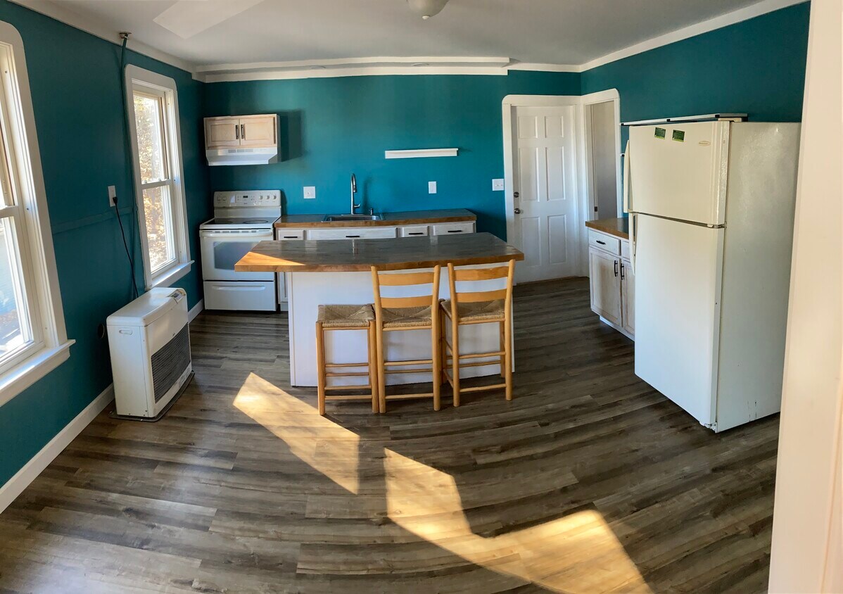 Kitchen - 103 Riverside Dr