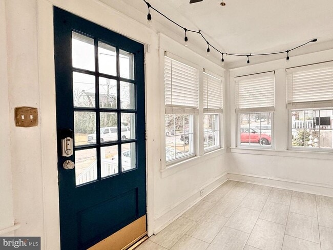 Building Photo - 7041 Harvey Ave