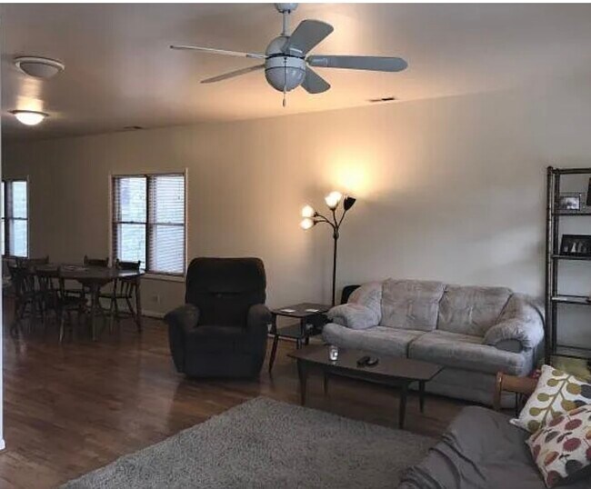 Foto del edificio - 1342 W Huron St