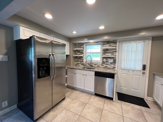 Foto del edificio - Updated 3 Bedroom Home in Castle Shannon