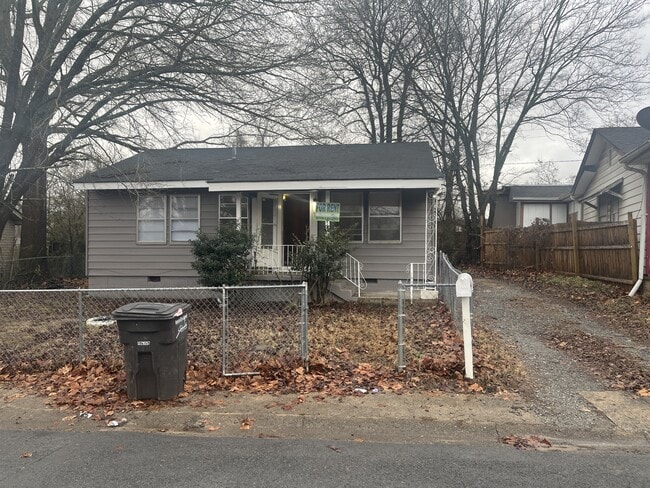 Foto del edificio - 117 Roosevelt Cir