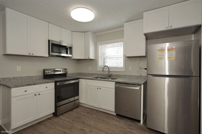 Building Photo - 3 br, 2 bath House - 55 Sears Rd