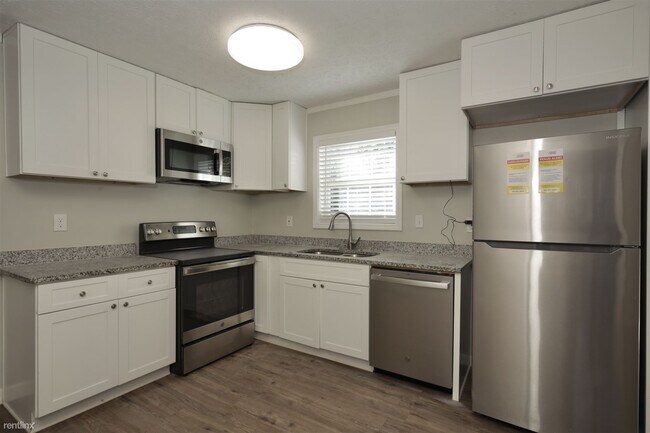 Foto del edificio - 3 br, 2 bath House - 55 Sears Rd