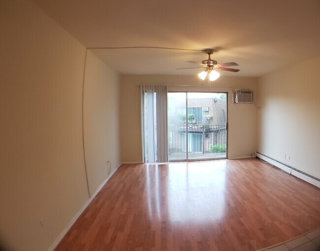 Foto del edificio - 7S065 Suffield Ct