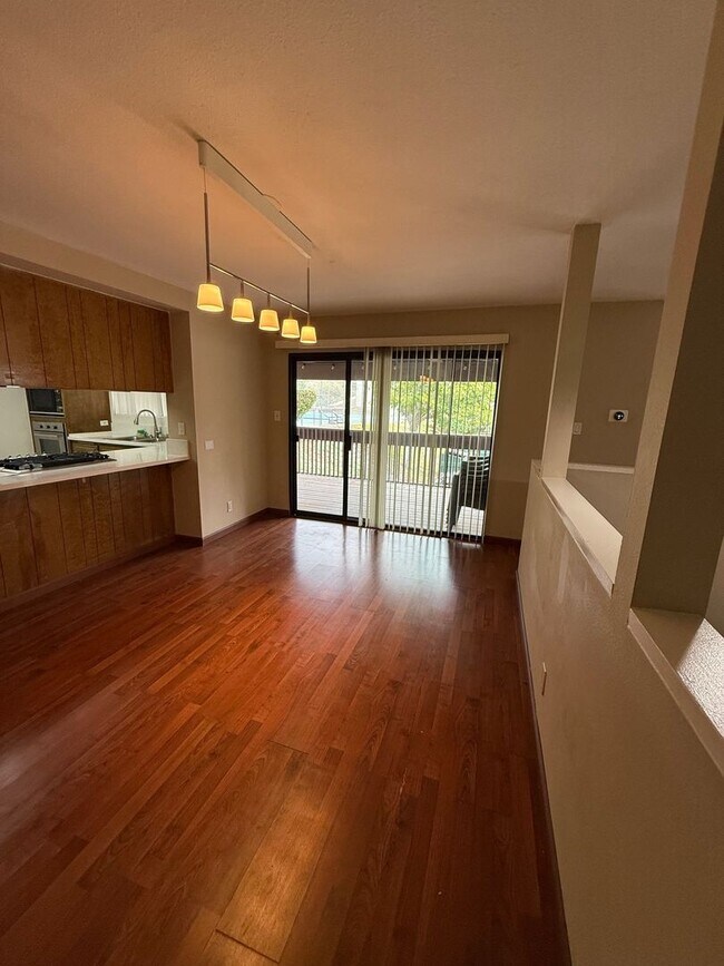 Foto del edificio - 3 bedroom 2 1/2 bath Townhome with Office ...