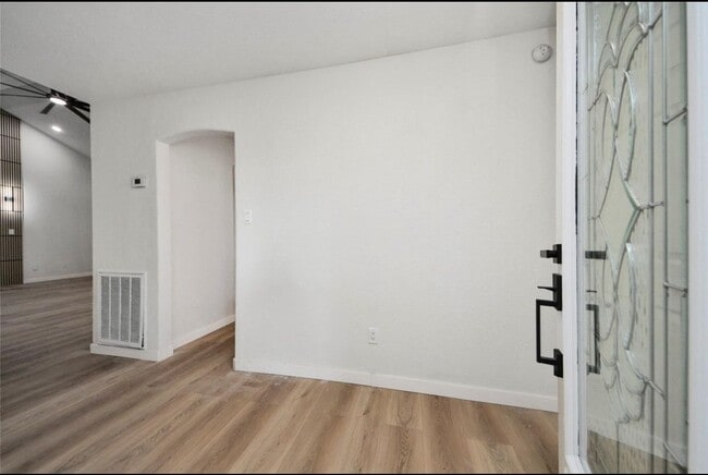 Building Photo - 15719 Baytree Dr