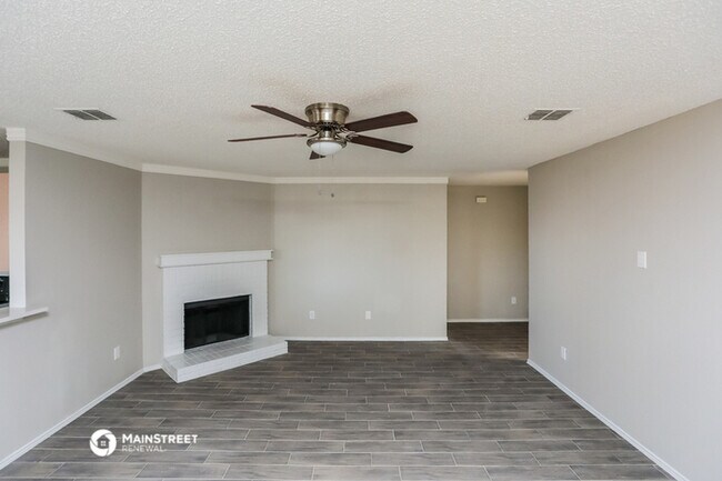 Foto del edificio - 101 Crystalwood Dr