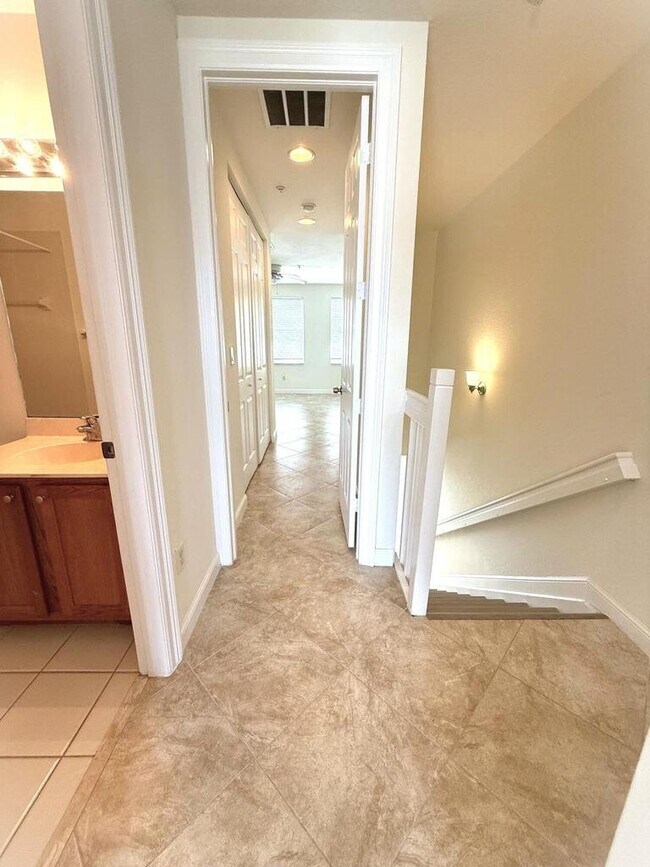 Foto del edificio - 960 Millbrae Ct