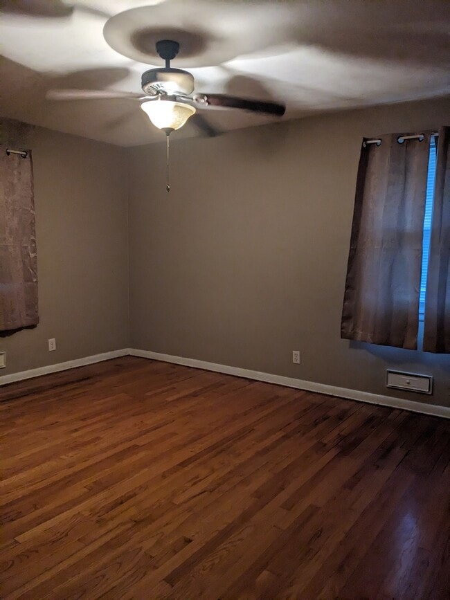 Building Photo - 1211 Stratford Ave