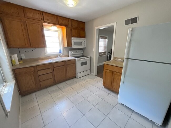 Building Photo - PRE-LEASING