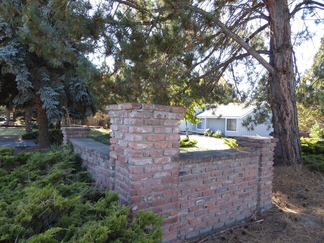 Building Photo - 61591 SE Orion Dr
