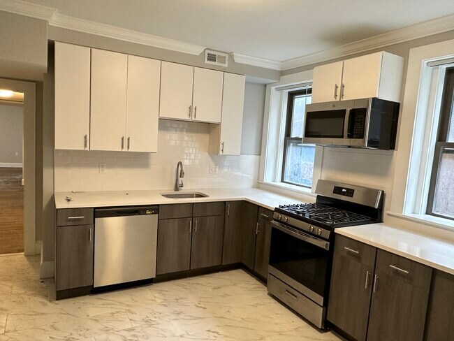 Building Photo - 74 Longwood Ave