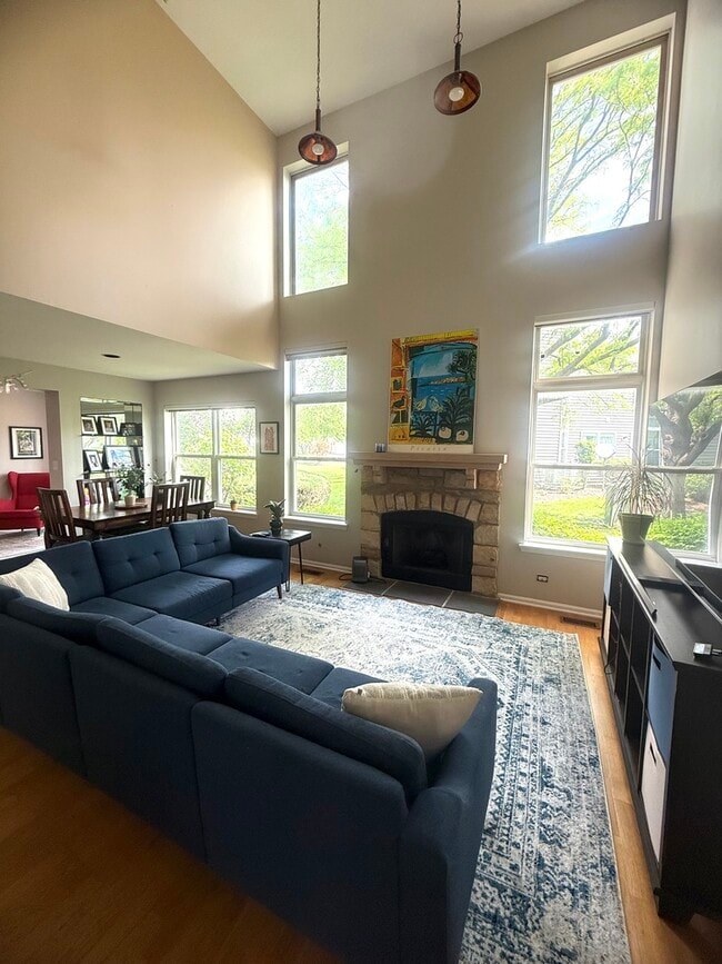 Building Photo - 1560 E Chivalry Ct