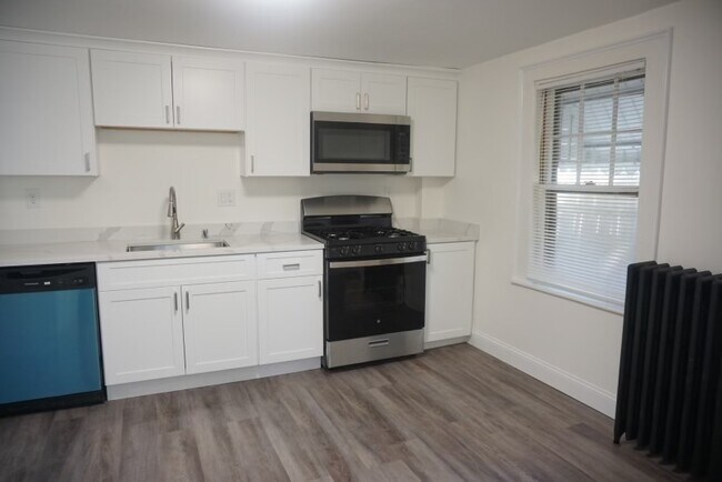 Foto del edificio - 598 E 7th St