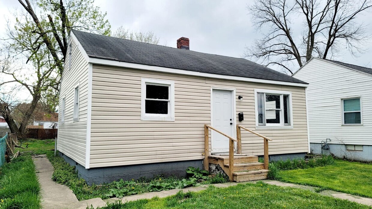 Primary Photo - 529 S Kenmore St