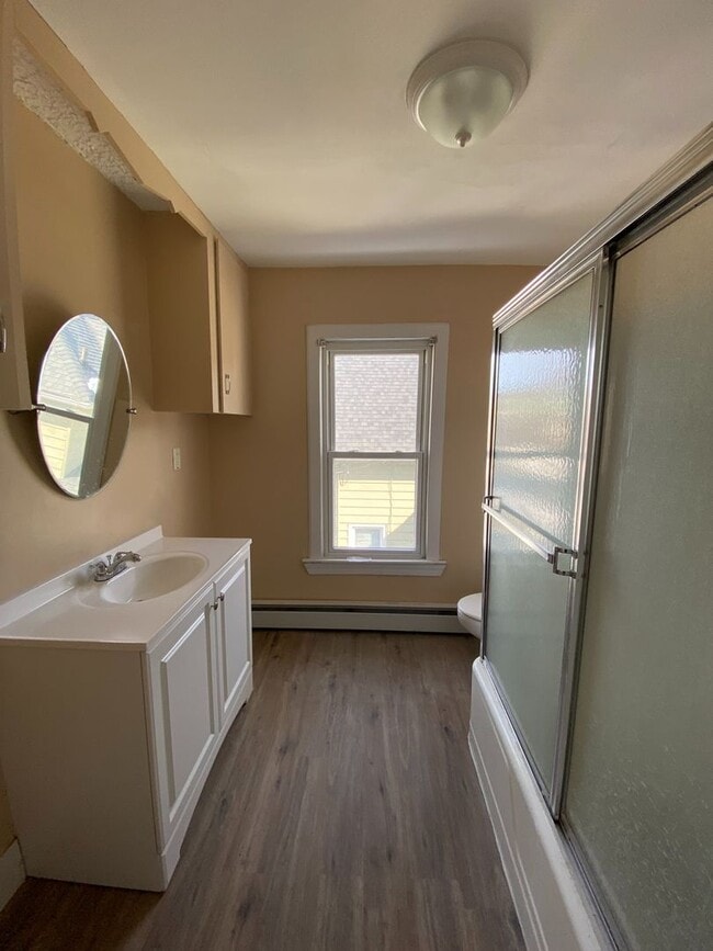 Building Photo - 54 Locust St