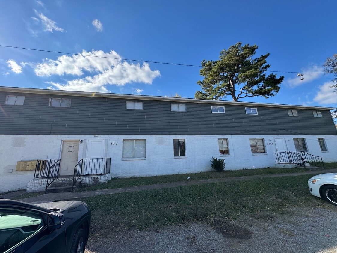 Foto principal - 908 4th Ave W