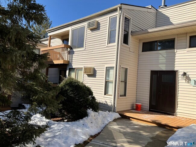 Foto del edificio - 157 Woodland Dr