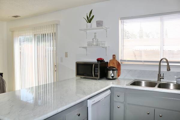 Building Photo - 6101 Bamford Dr