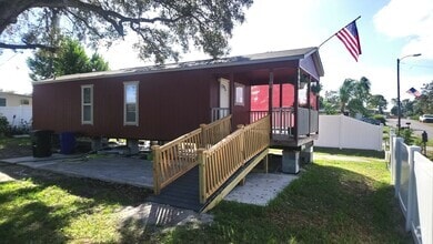 Building Photo - 2108 Roselawn Dr